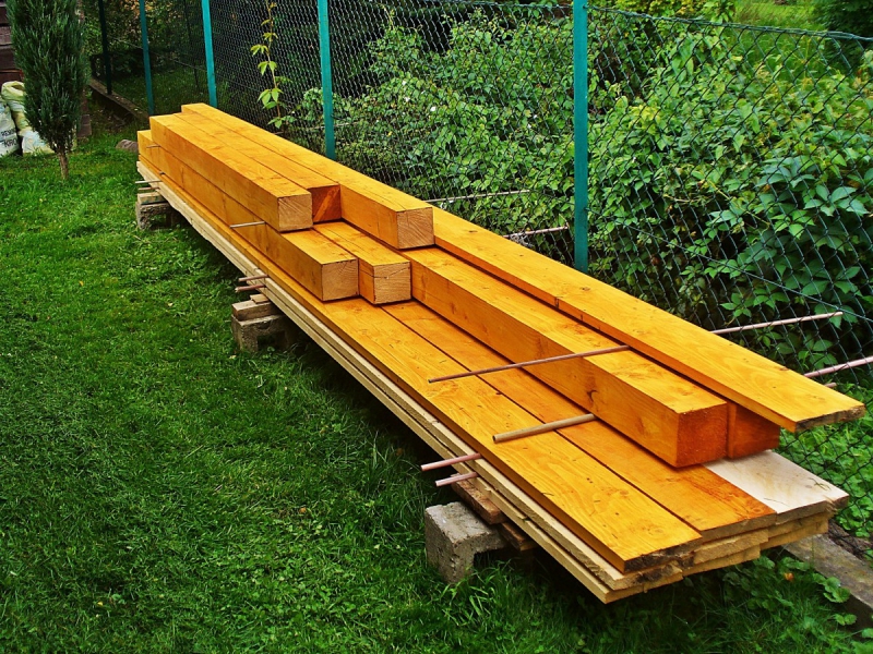 ebeniste-PEILLE-min_boards_the_rafters_joinery_tree_painting_wood_colored_paint-871508